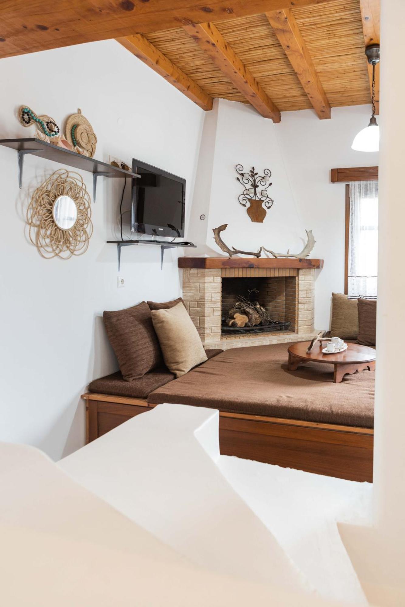 Maria's Traditional Apartment